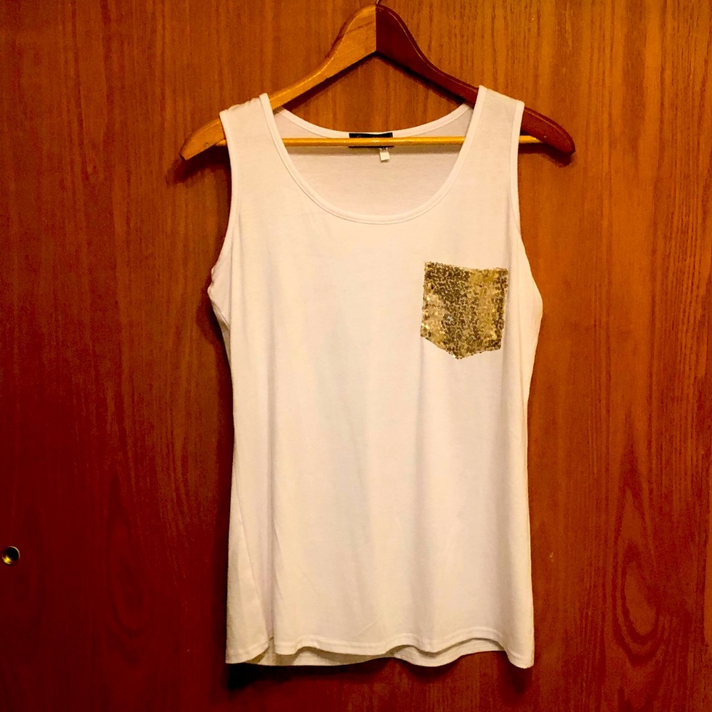 Women’s tank top size medium